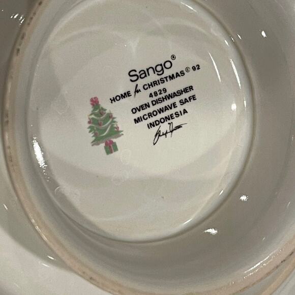 Sango Home for Christmas 92’ pedestal plates x 2. Pink trimmed Christmas tree - Picture 6 of 6